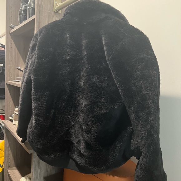 Honey Punch faux fur black bomber jacket with collar - Picture 4 of 6